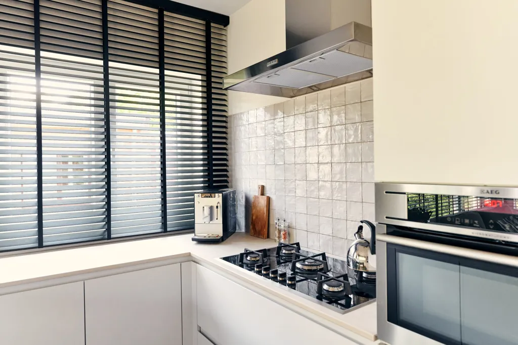 Köök - Renovated Corner Apartment with Terrace in Antwerp