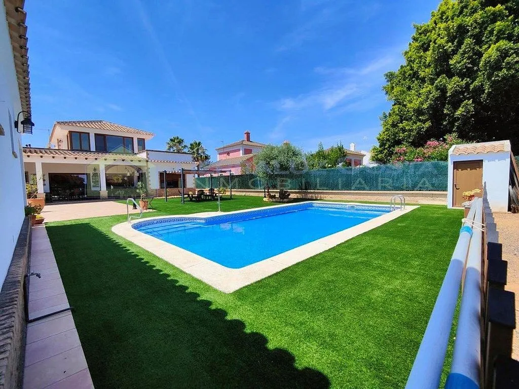 Piscine - Chalet with Pool and Terraces in Lepe