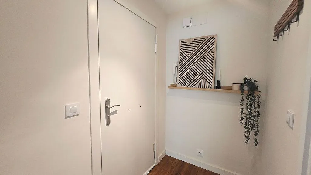Esik - Reformed Flat with Terrace in El Cano