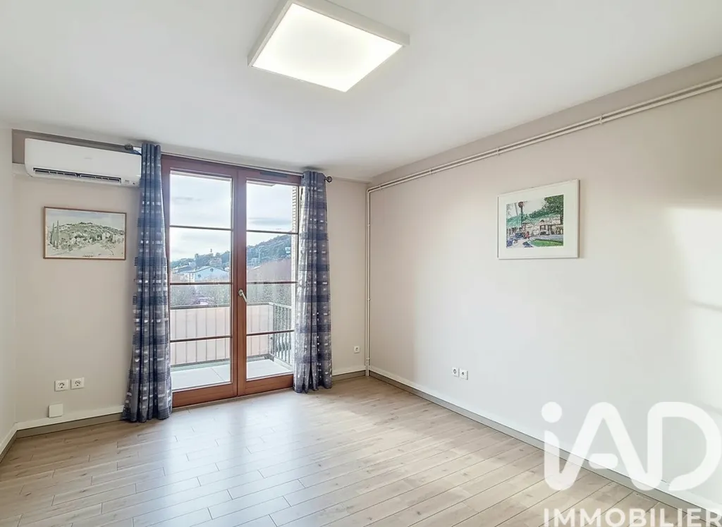 Chambres - Appartement Rénové avec Balcons à Digne-les-Bains