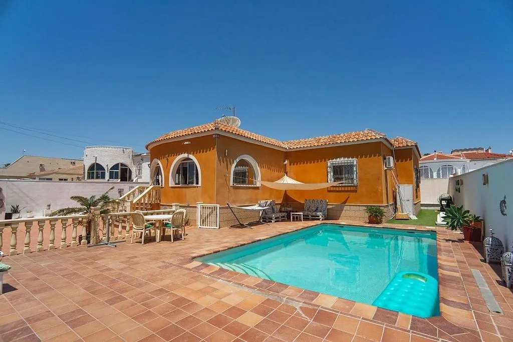 Piscina - Chalet with Pool in Ciudad Quesada