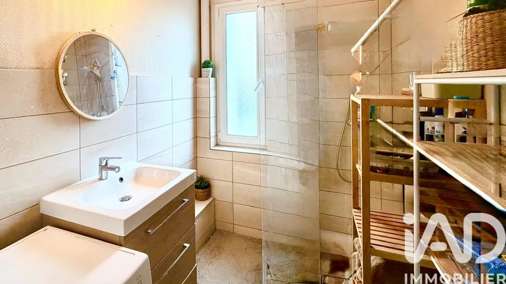 Salles de bain - Duplex avec deux balcons à Charnay-lès-Mâcon