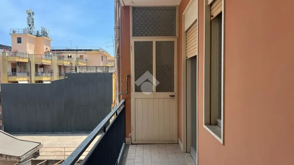 Rõdu - Modernised Apartment with Balcony in Giarre