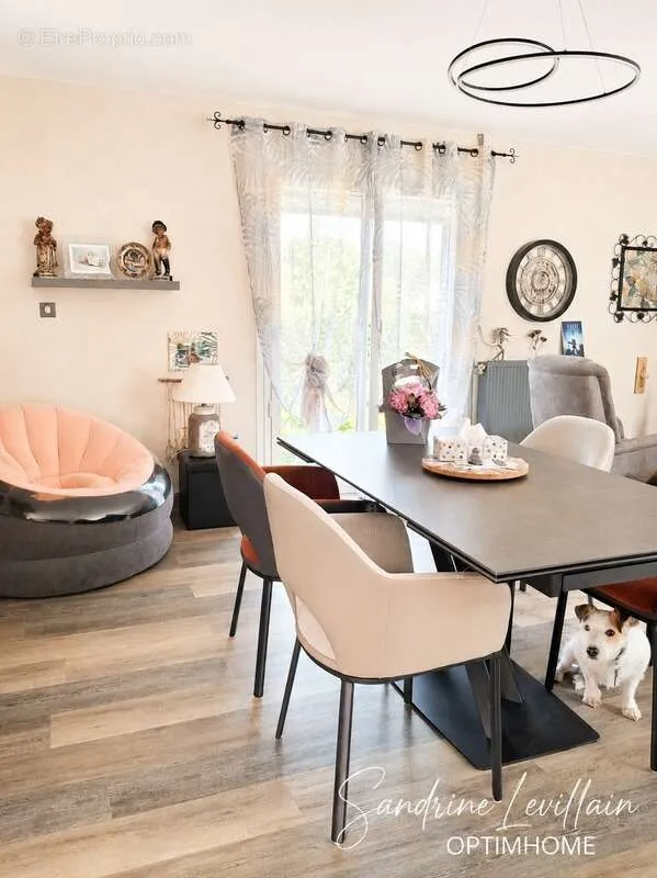 Söögituba - Spacious Detached House with Garden in Beaumont-le-Roger