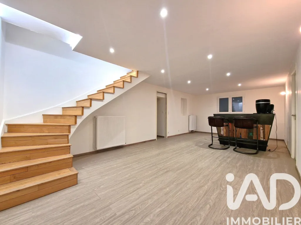 Séjour - Maison Rénovée avec Piscine près de la Plage