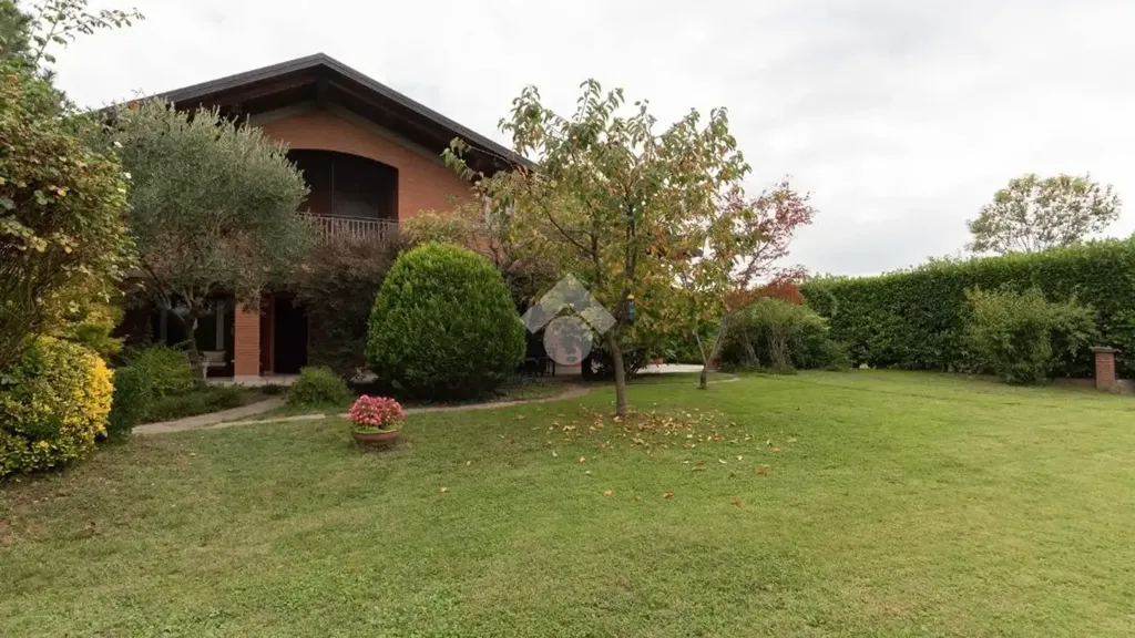 Aed - Villa with Pool and Garden in Barbania