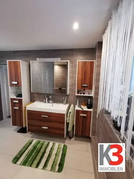Salles de bain - Barrier-Free Bungalow with Workshop in Quiet Area