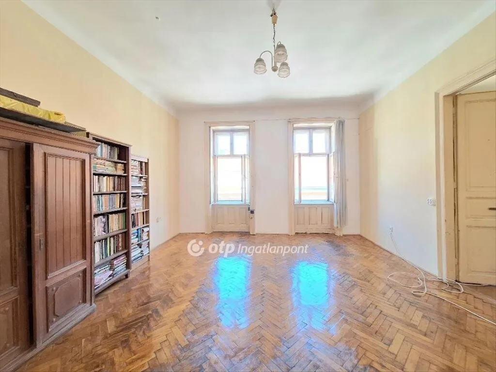 Soggiorno - Renovatable Apartment with Lift in Budapest IX