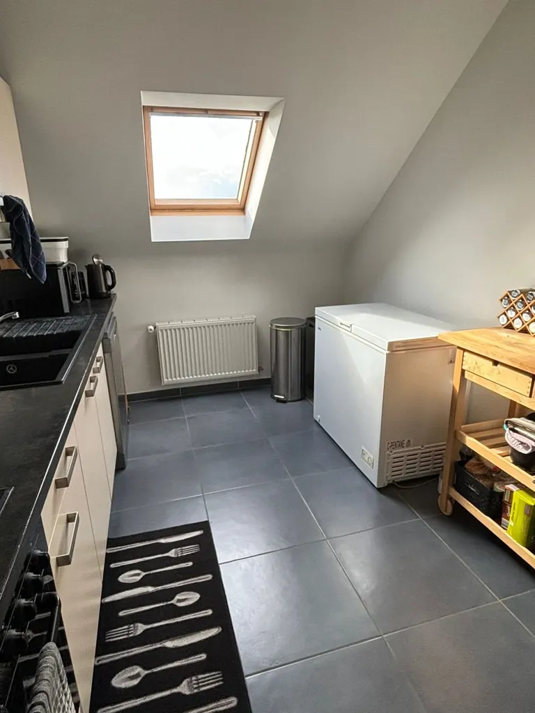 Cuisine - Appartement Duplex avec Jardin Commun à Proximité de Mons