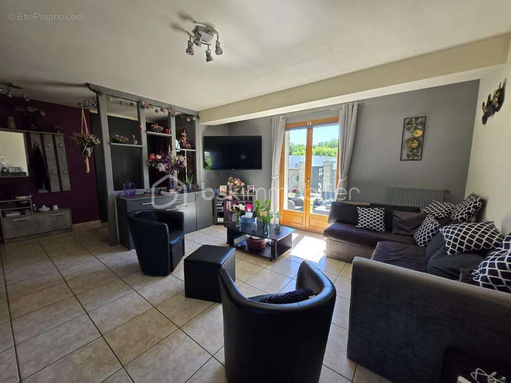 Elutuba - Single-Storey House with Terrace in Cuffy