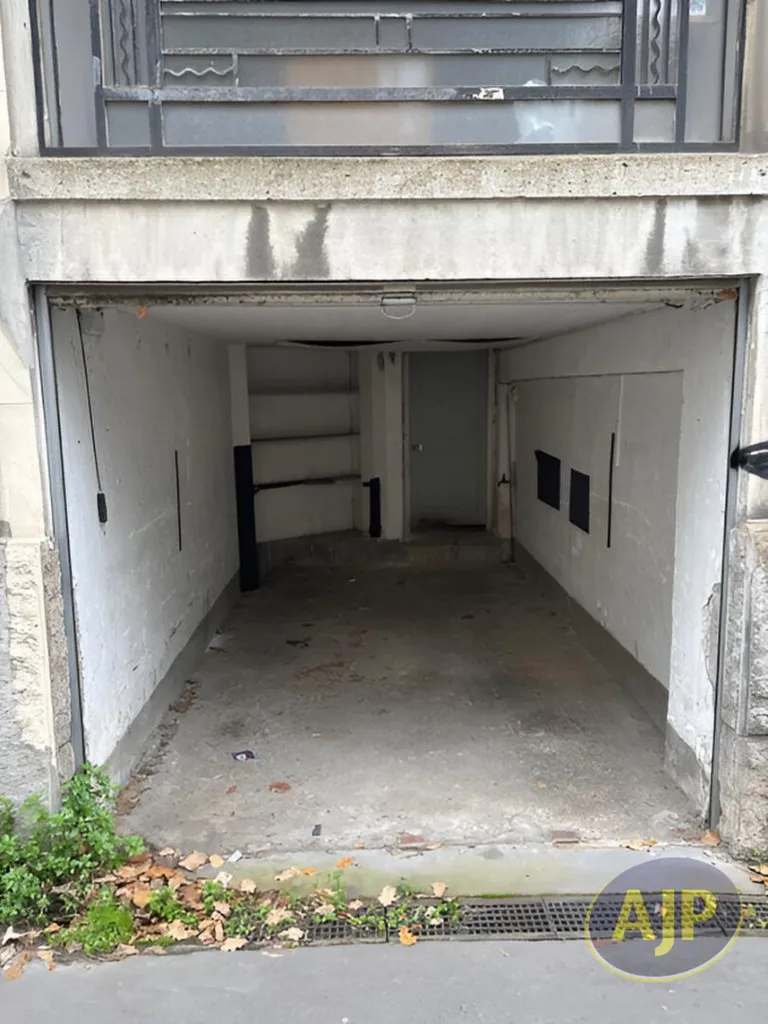 Garage - Parking Space near Place Graslin, Nantes
