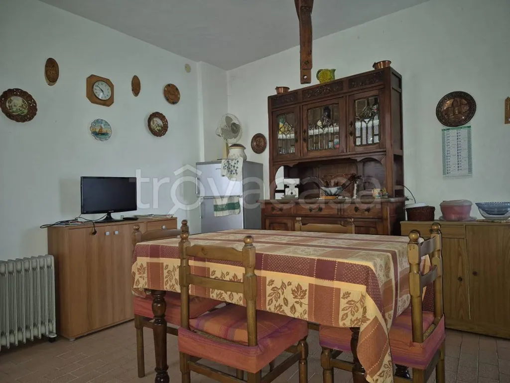 Söögituba - Semi-detached House with Garden in Monastero di Vasco