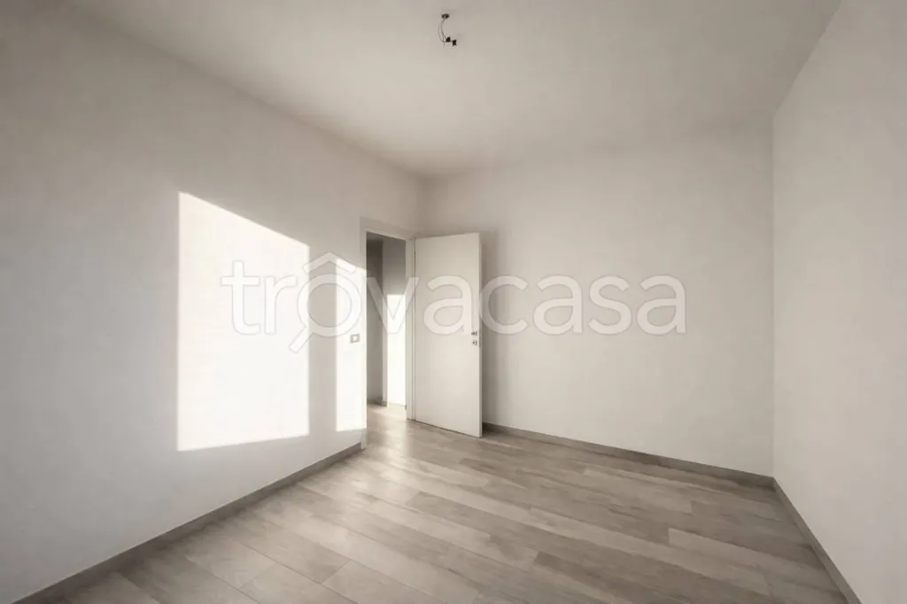 Toad - Rented 3-Bedroom Flat with Balcony in Arona