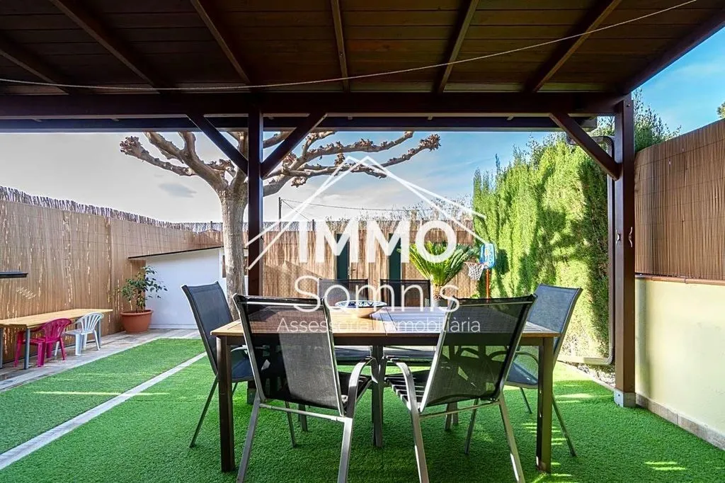 Terrazza - Townhouse with Pool in Torroella de Fluvià