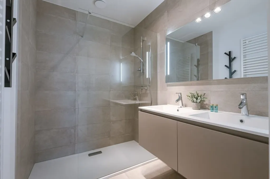 Bathrooms - South-Facing Apartment with Pool in Sailors' Park