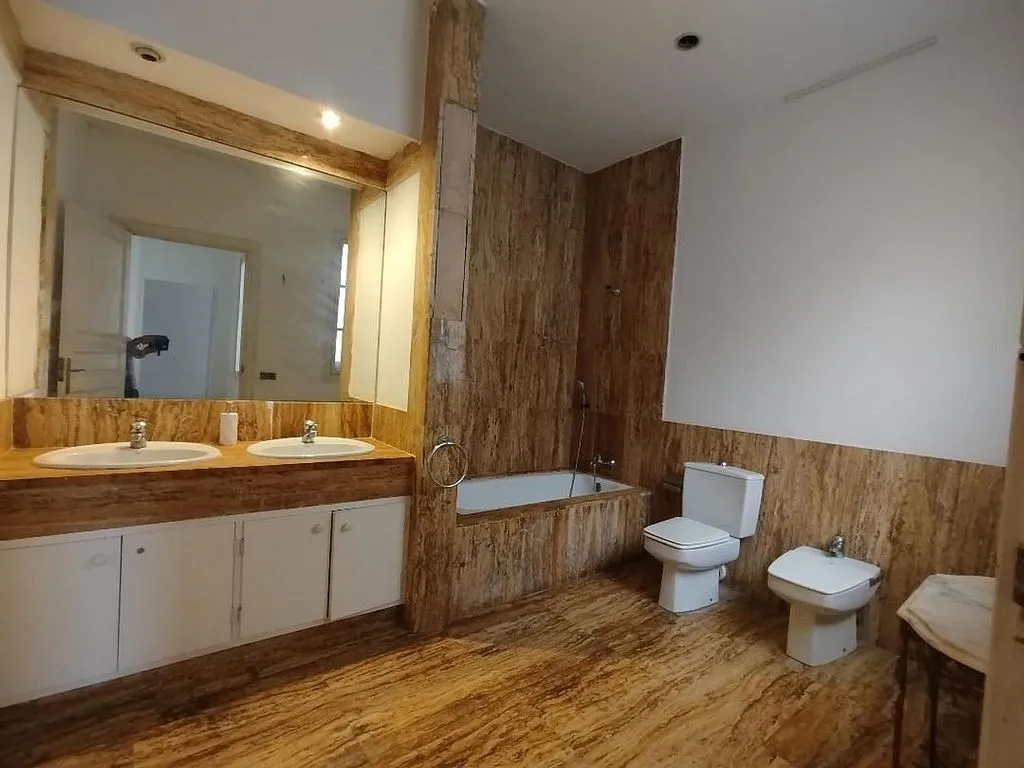 Salles de bain - Señorial Flat with Balcony in La Seu