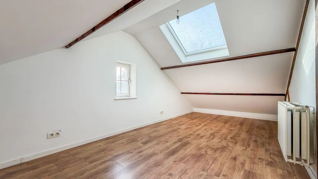 Pièces - Villa Rénovée avec Jardin et Bureau à Proximité des Axes