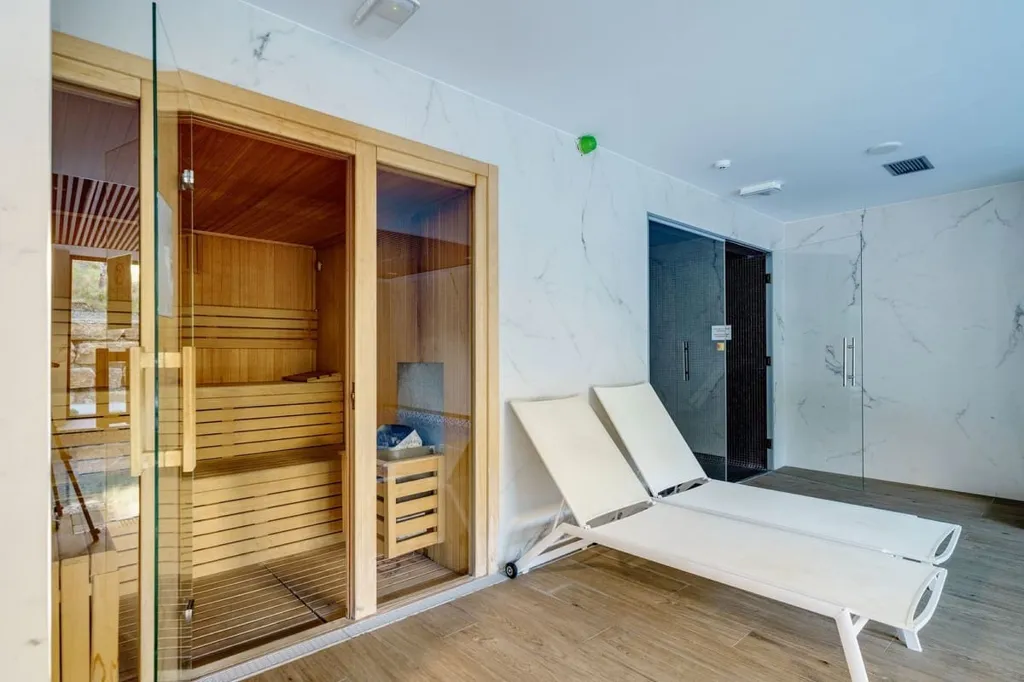 Toad - Apartment with Large Terrace in Estepona