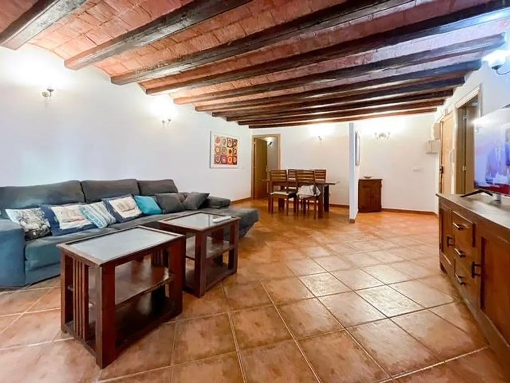 Elutuba - Flat with Wooden Beams in Central Barcelona