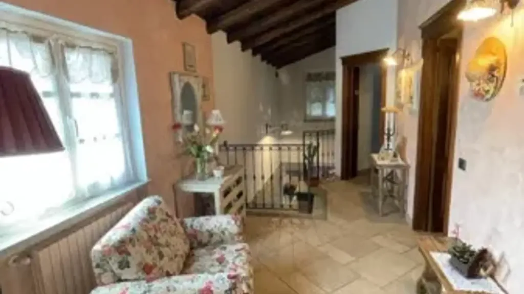 Séjour - Rustic Villa with Portico in Tortona