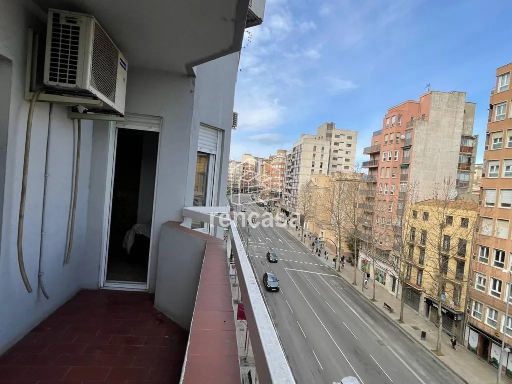 Rõdu - Spacious Flat with Balcony in Instituts