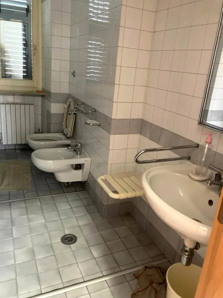 Bagni - Appartamento ristrutturato con parquet a Ancona