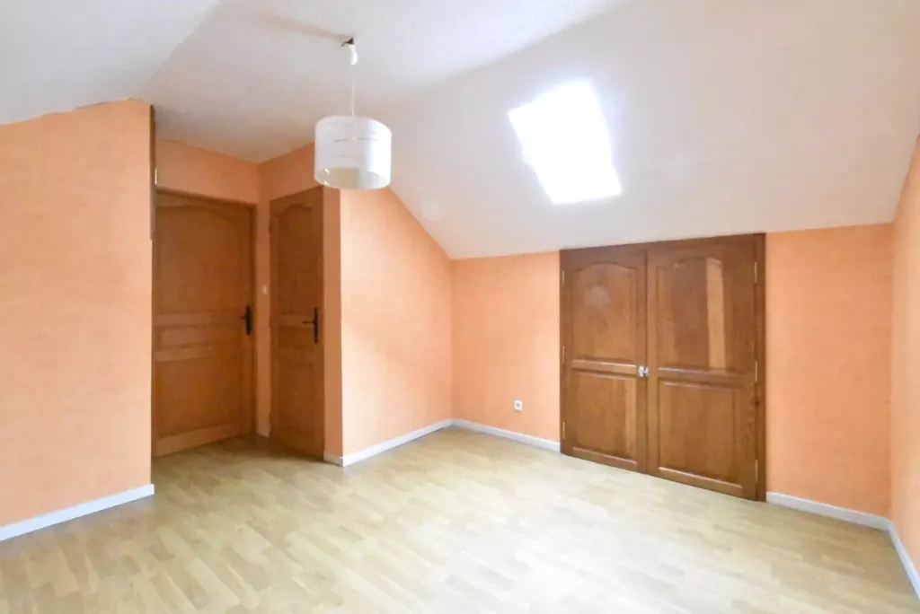 Toad - Property with Garden and Balcony in Central Location