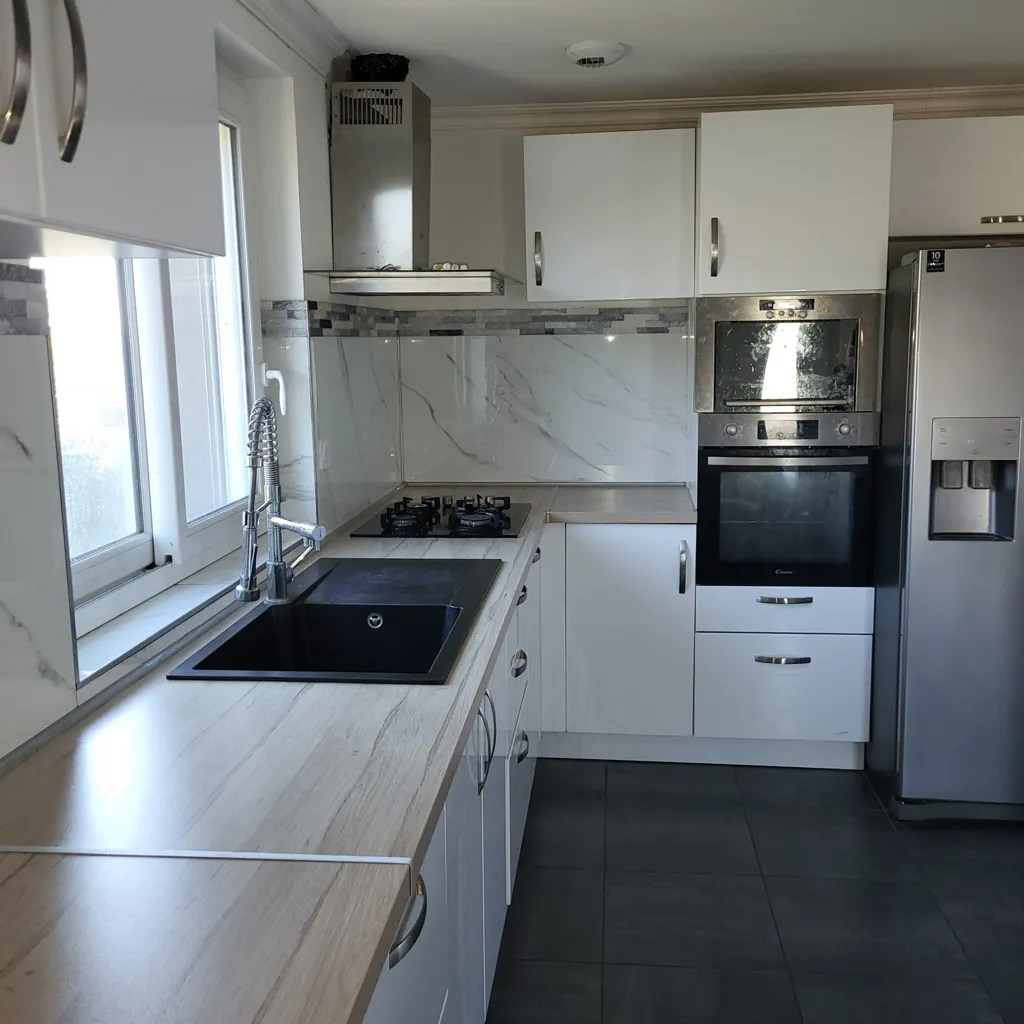 Köök - Renovated House with Garden in Saint-Marcel