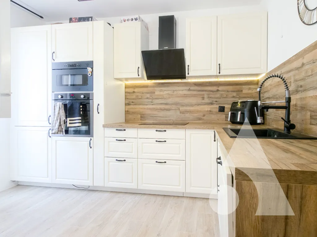 Kitchen - Flat with Large Terrace in Urban Area