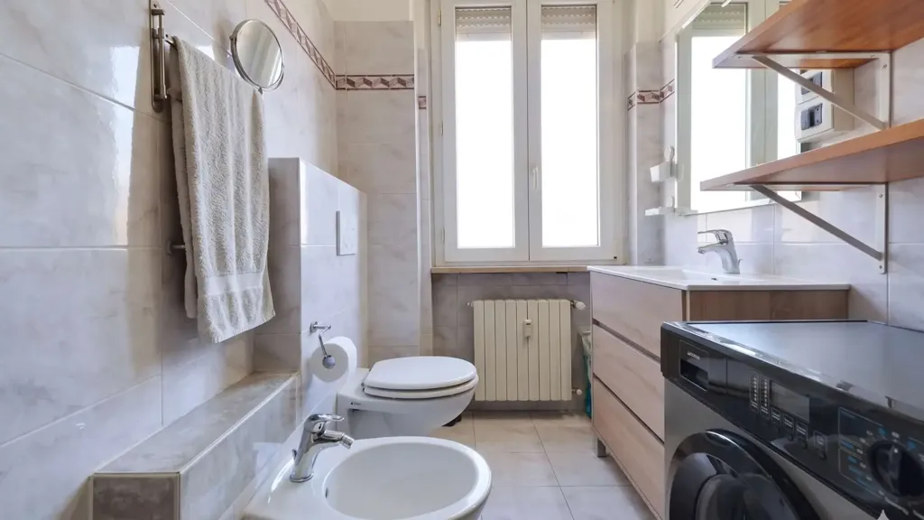 Salles de bain - Quadrilocale with Two Outdoor Spaces in Como