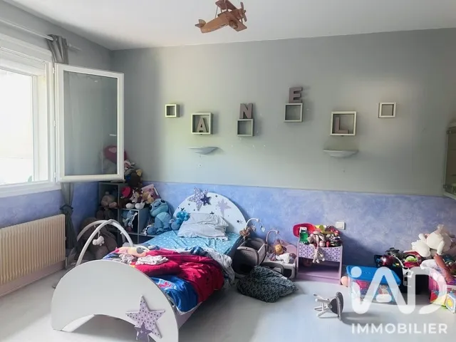Chambres - Maison avec Terrasse et Vue Dégagée à Montluçon