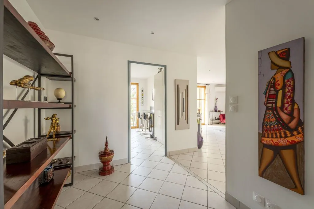 Entrée - Appartement Luxueux avec Terrasse à Tassin-la-Demi-Lune