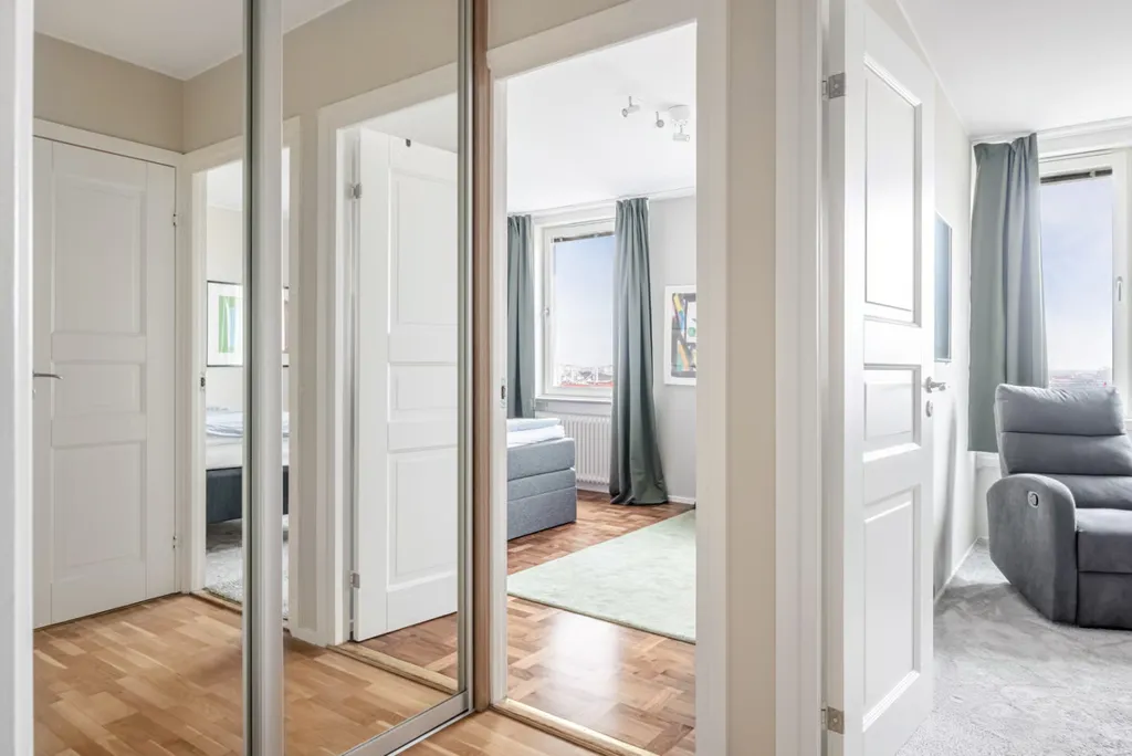Magamistoad - Apartment with Western Balcony in Solna