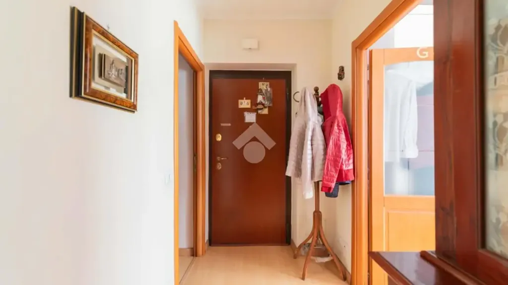 Esik - Ground Floor Apartment with Garden in Rome