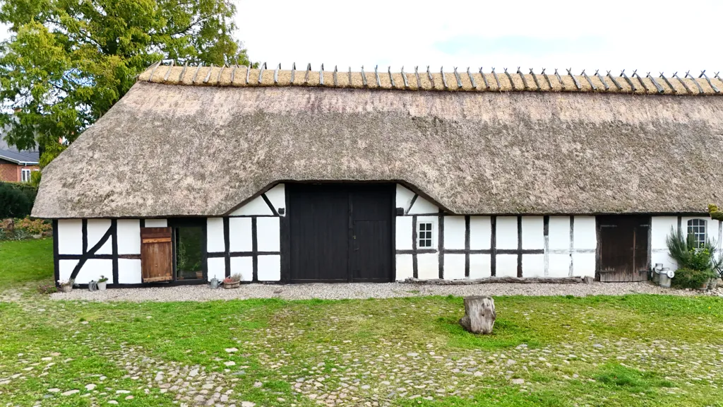 Välivaade - Villa with Multiple Outbuildings in Skårup, Fyn