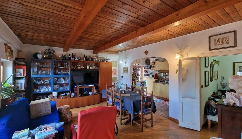 Rustic Trilocale with Balcony in Todi