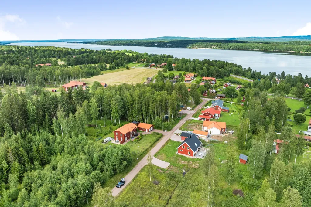 Aerial - Freehold Plot with Natural Setting in Västanvik