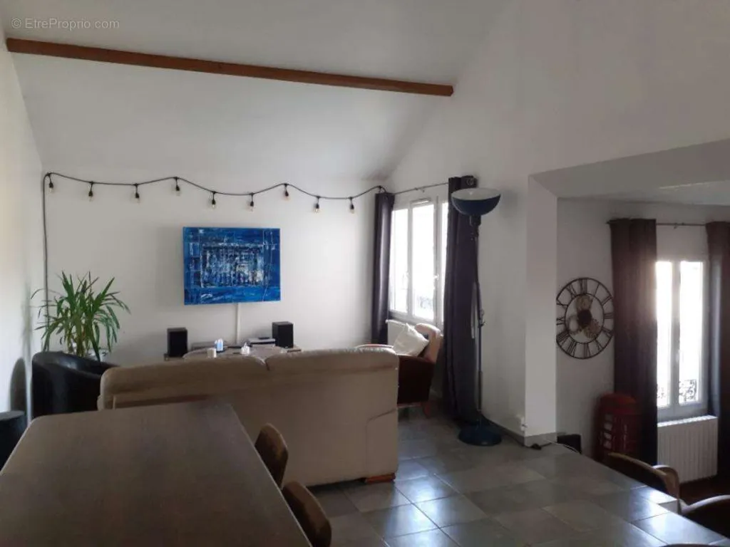 Séjour - Maison de 7 Pièces avec Jardin au Centre Ville de Chelles