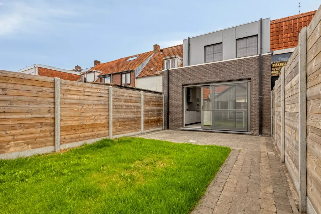 Aed - Renovated Semi-detached House in Sas van Gent