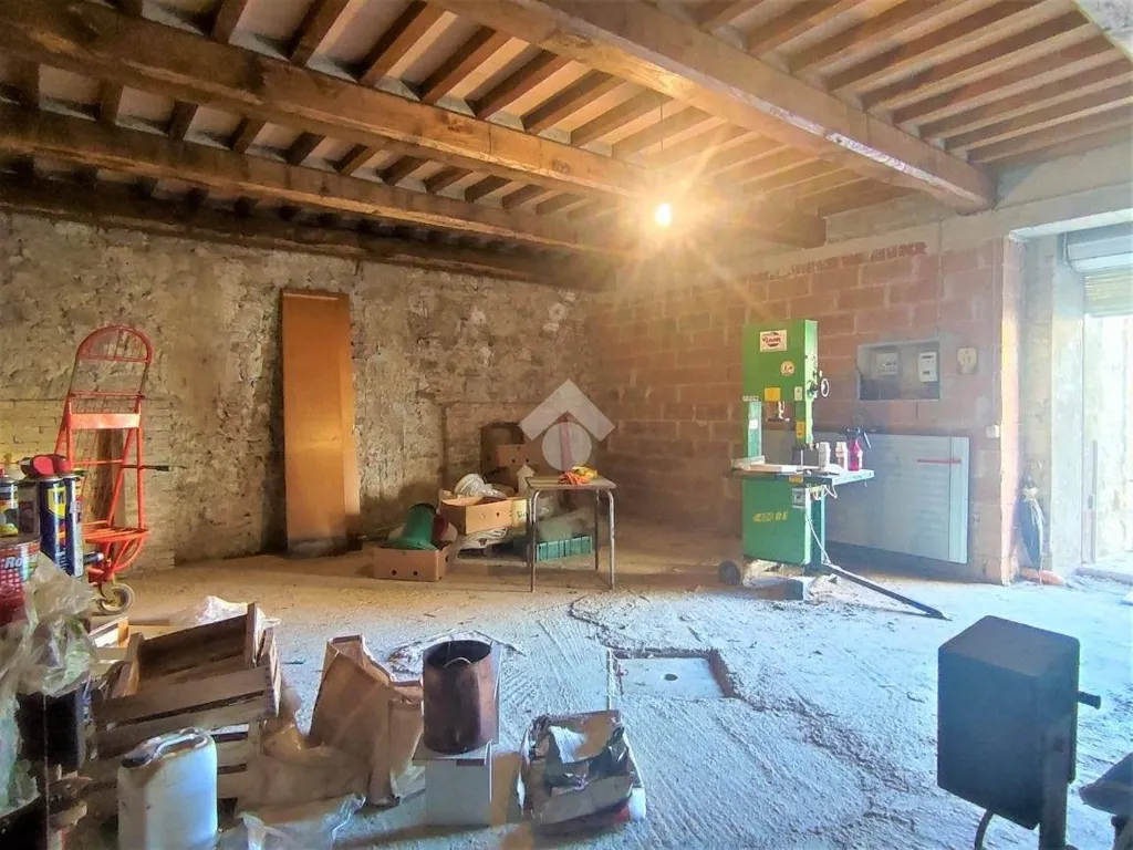 Garage - Rustic Stone Cottage with Garden in Pianello