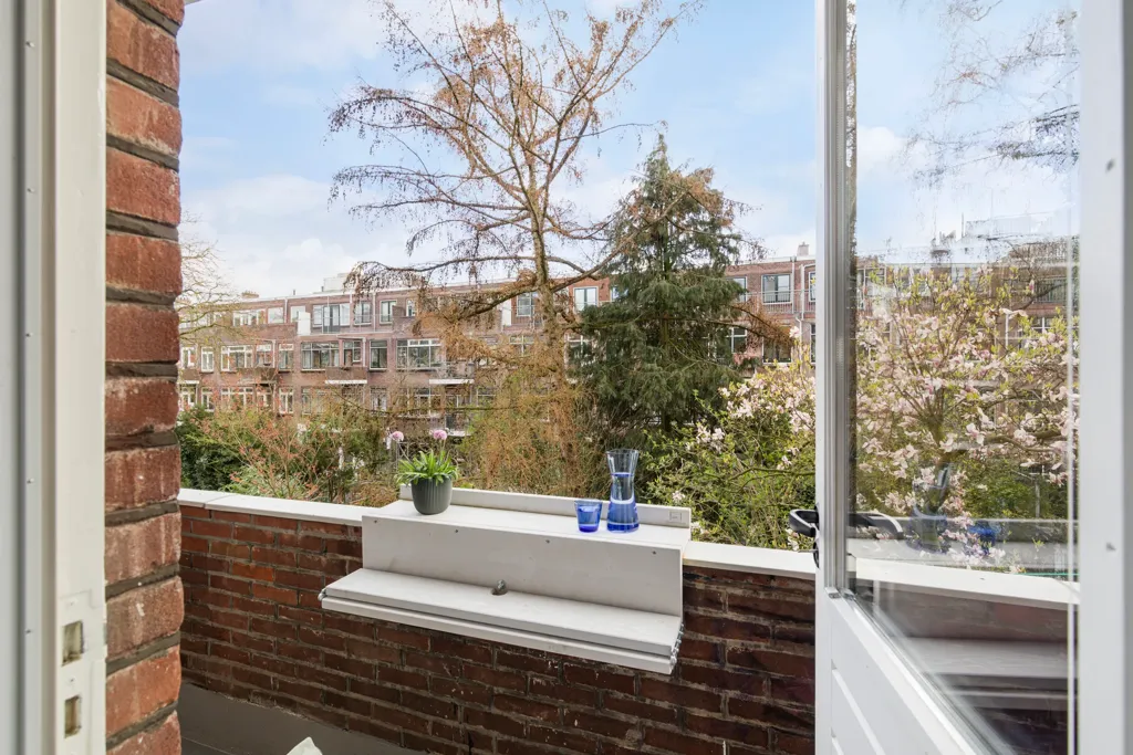 Balcon - 1940s Apartment with South-Facing Balcony in Blijdorp