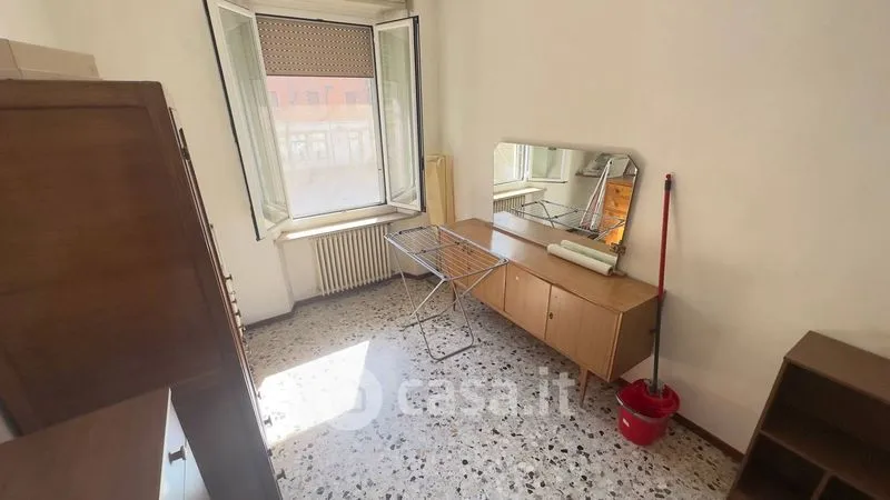 Chambres - Four-Bedroom Apartment with High Ceilings in Parma