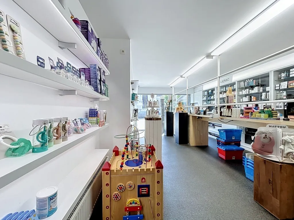 Stanze - Mixed-Use Building with Retail Space in Vrasene