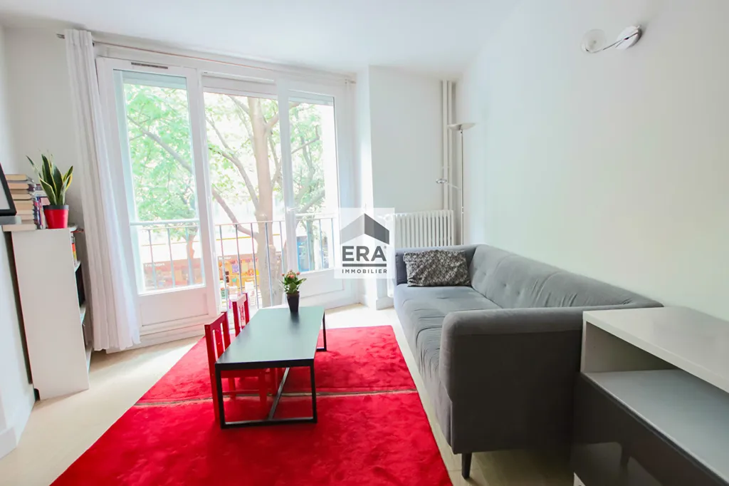 Séjour - Appartement 4/5 pièces avec cuisine aménagée à la Butte-aux-Cailles