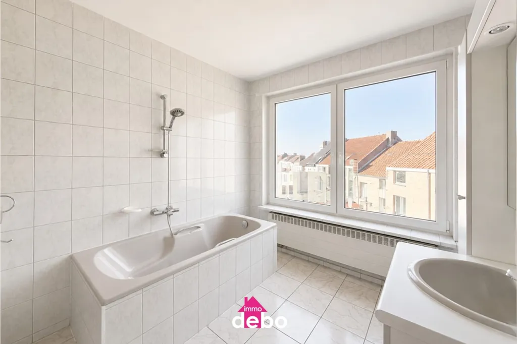 Salles de bain - Maison Familiale avec Garage Spacieux à Ostende