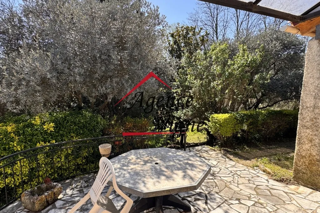 Terrasse - Villa Indépendante avec Piscine près du Centre-Ville
