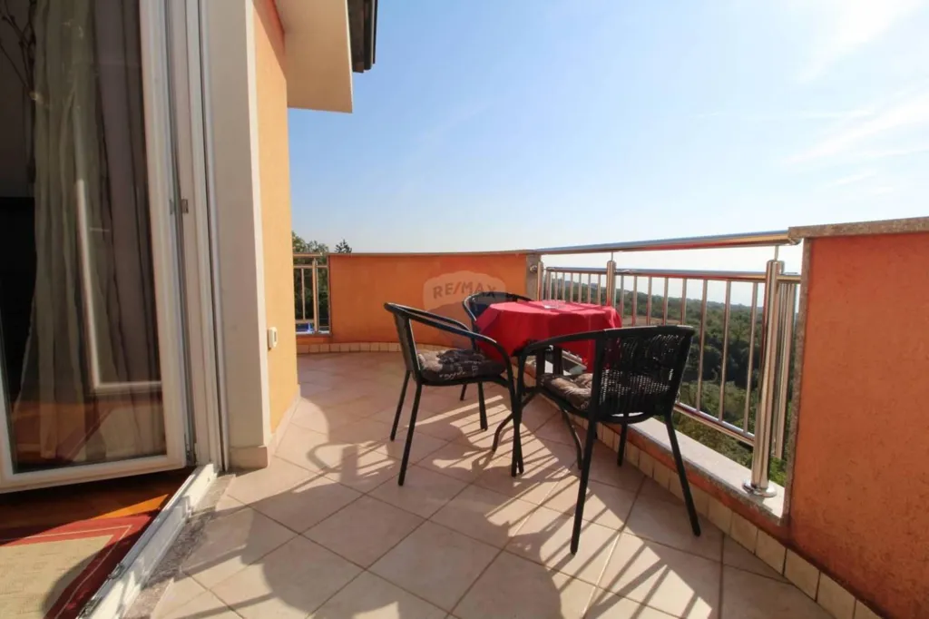 Balcon - Two-Storey Apartment with Sea View in Kastav