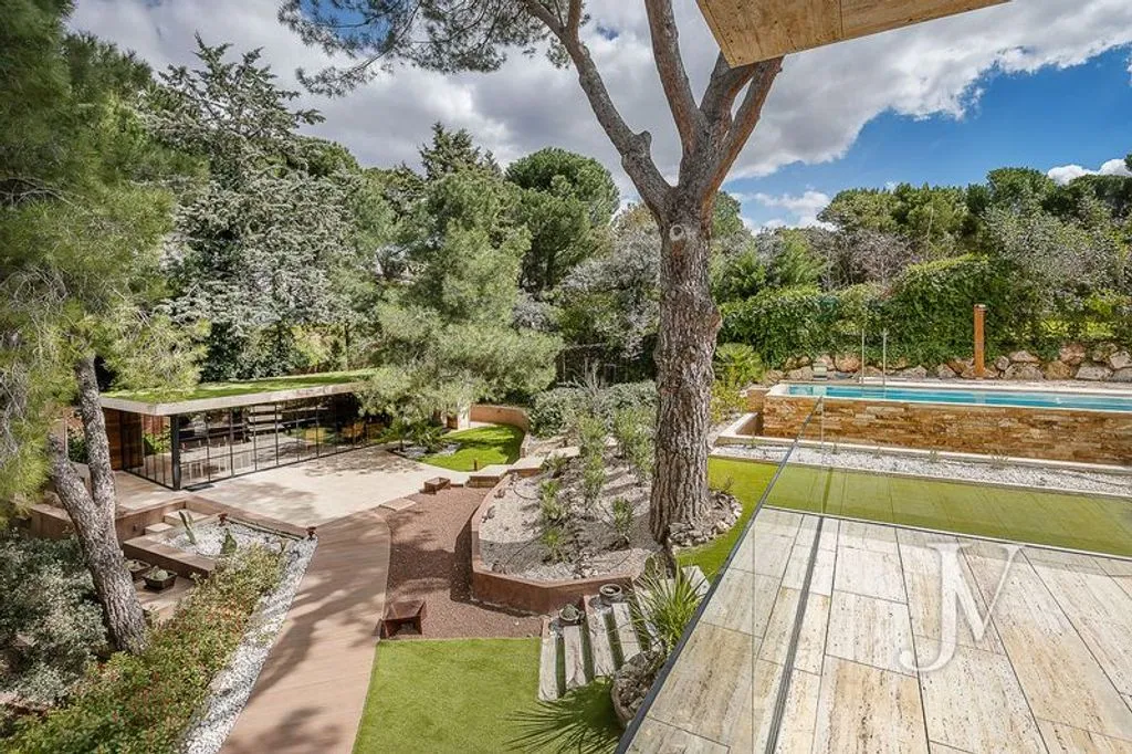 Bassein - Luxury Villa with Pool in Montealina, Madrid