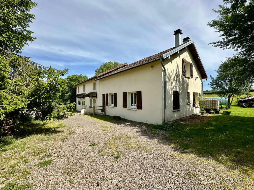 Extérieur - Ancien Restaurant à Usage d'Habitation avec Jardin à Genevreuille