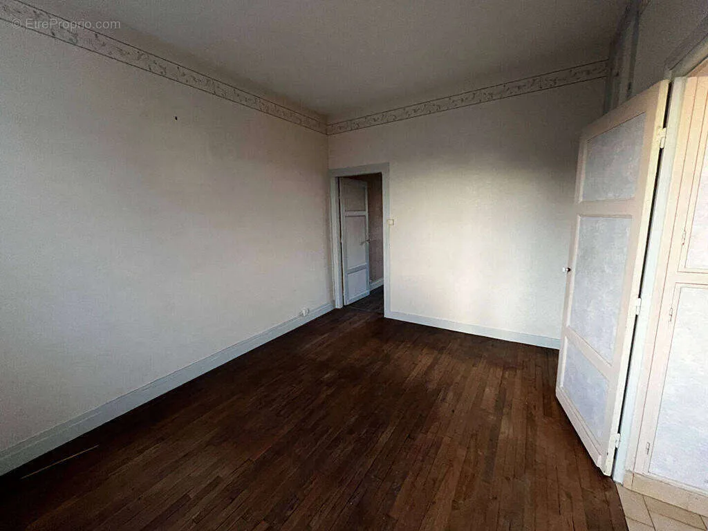 Toad - House with Potential in Bourges